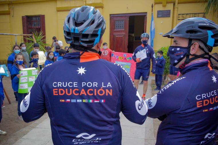 El cruce por la educación en Monte Cristo
