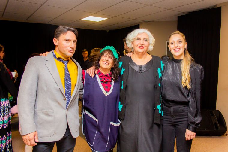 Noche de Teatro y Coro en Monte Cristo 