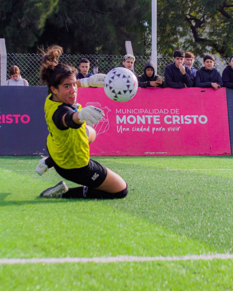 Las Murciélagas rumbo al mundial, pero antes pasaron por Monte Cristo