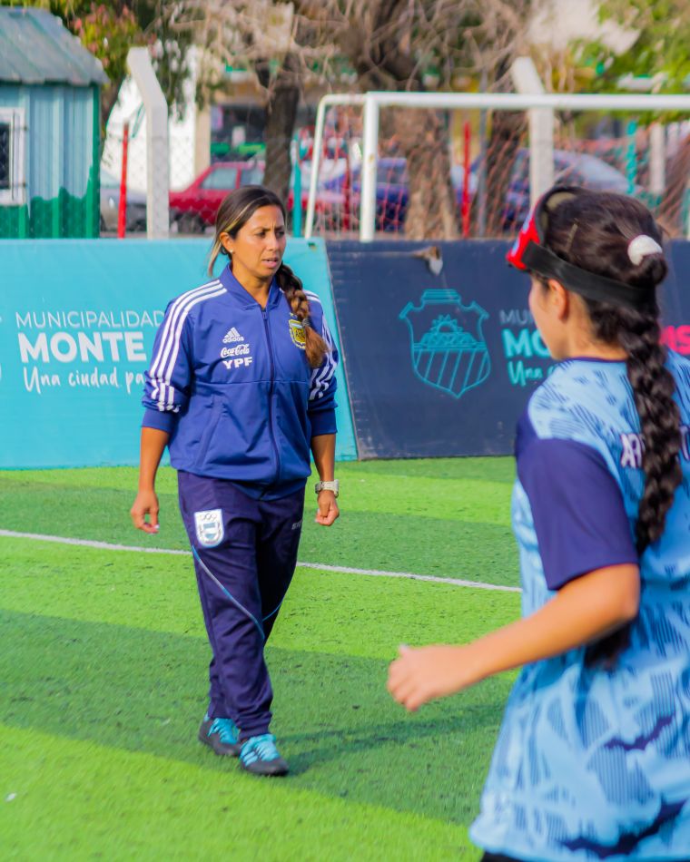 Las Murciélagas rumbo al mundial, pero antes pasaron por Monte Cristo